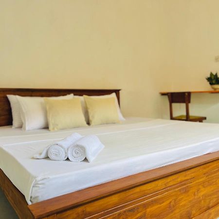 Sea Frame By Walkseylon Bed and Breakfast Hikkaduwa Exterior foto