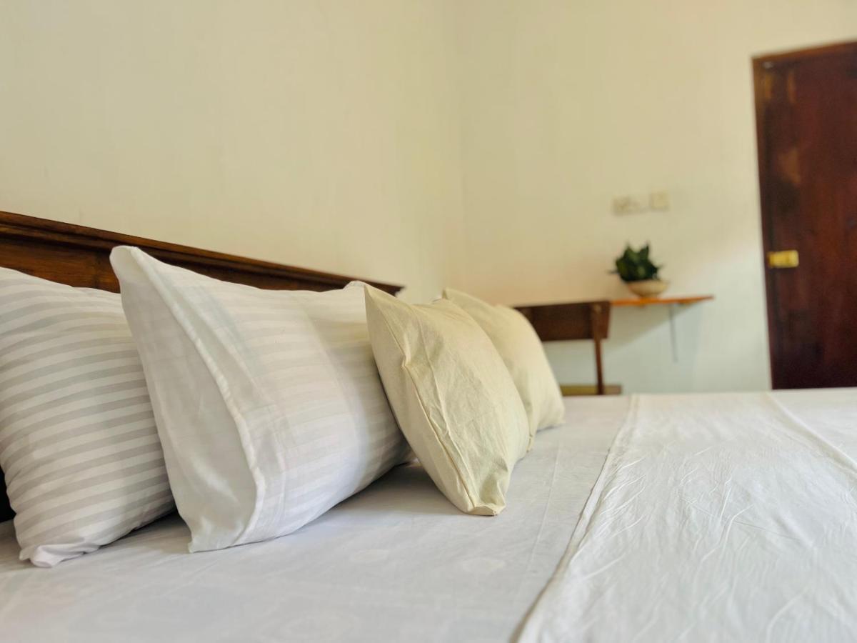Sea Frame By Walkseylon Bed and Breakfast Hikkaduwa Exterior foto