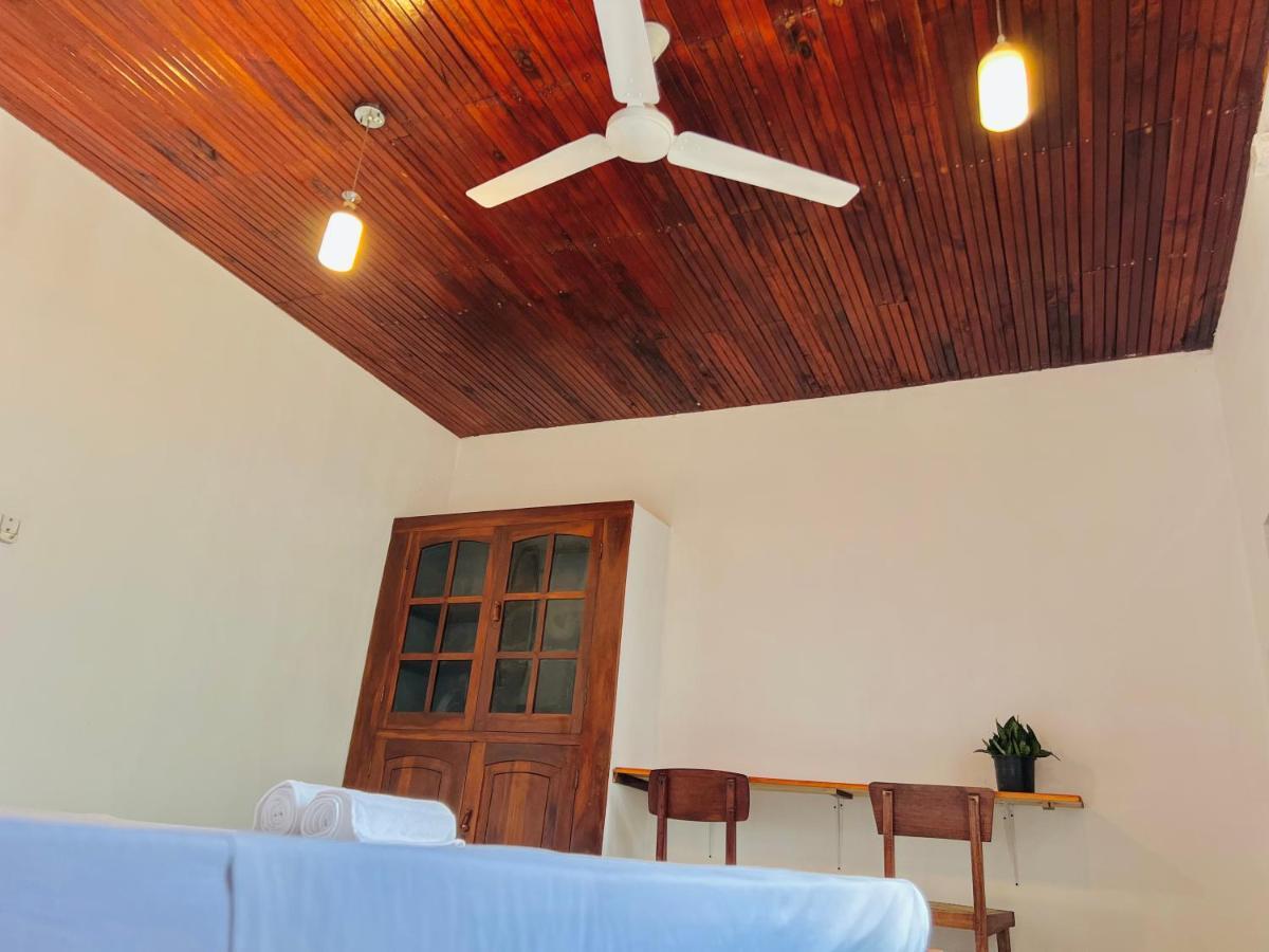 Sea Frame By Walkseylon Bed and Breakfast Hikkaduwa Exterior foto