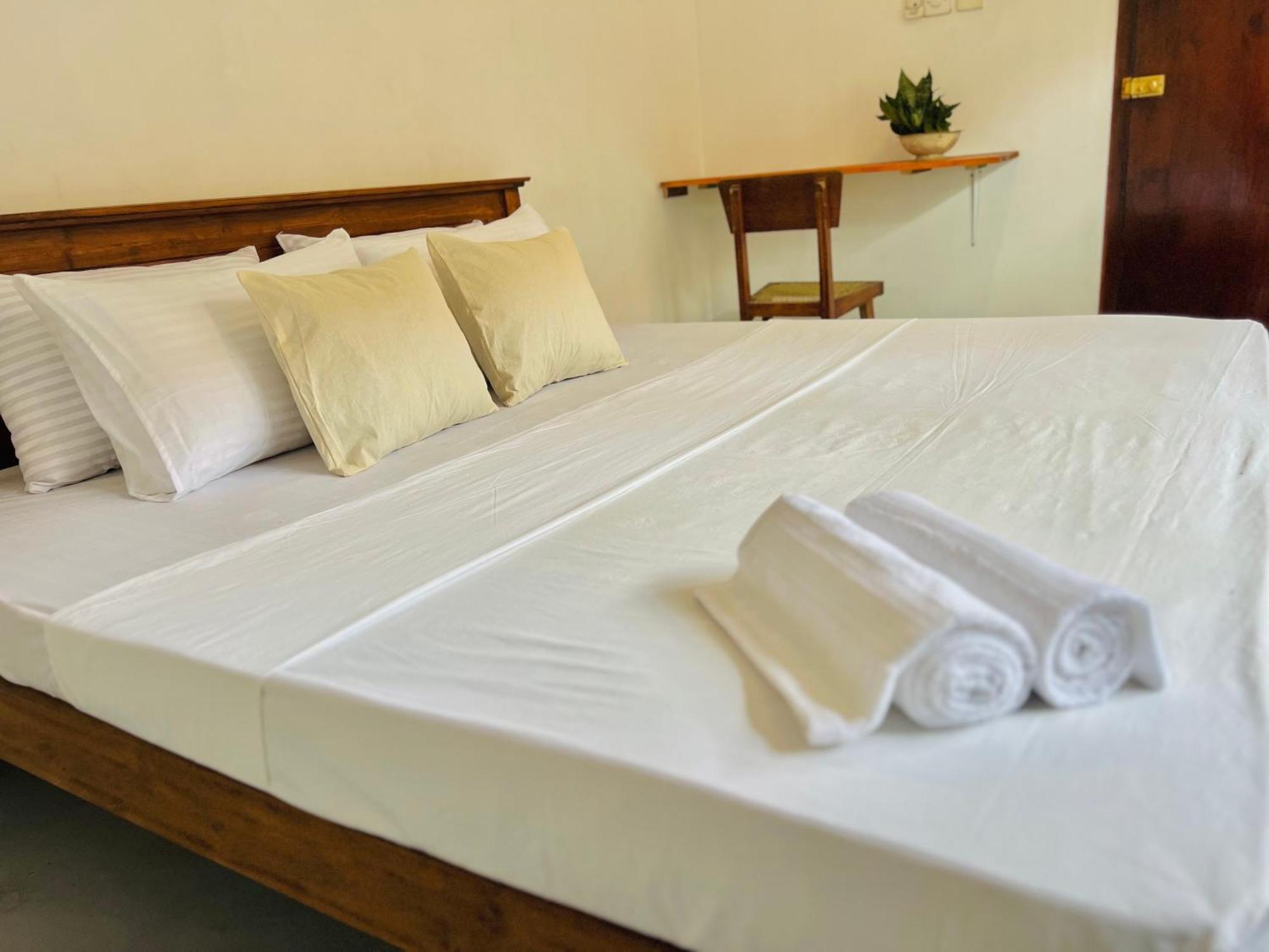 Sea Frame By Walkseylon Bed and Breakfast Hikkaduwa Exterior foto