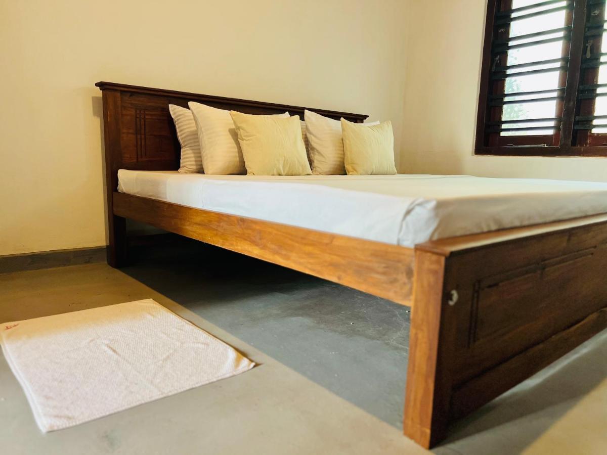 Sea Frame By Walkseylon Bed and Breakfast Hikkaduwa Exterior foto